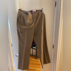 Women’s size 14 dress barn trousers NWT
